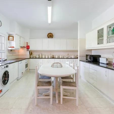 Sunny & Calm 4 Bdr House W/ Pool By Lovelystay Casa de Férias *