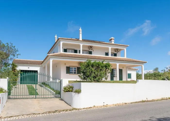 Sunny & Calm 4 Bdr House W/ Pool By Lovelystay Nyaraló Santo Estêvão