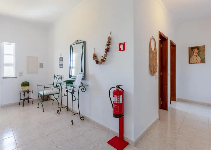 Sunny & Calm 4 Bdr House W/ Pool By Lovelystay