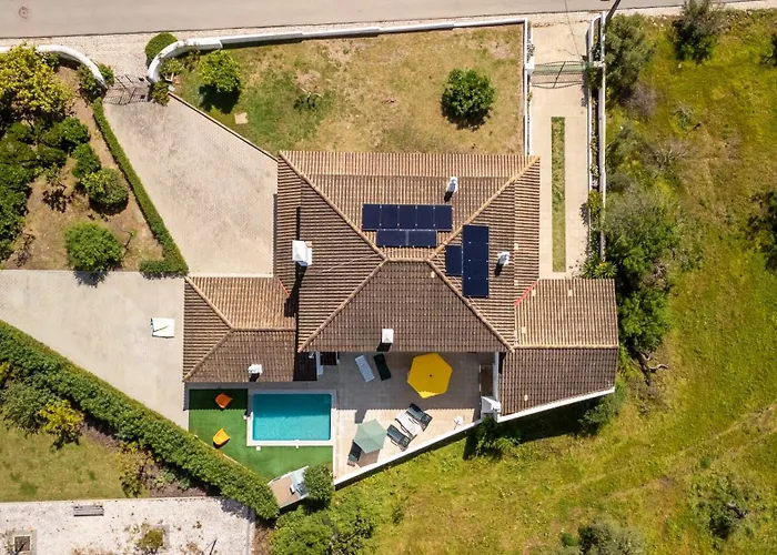 Sunny & Calm 4 Bdr House W/ Pool By Lovelystay Nyaraló *
