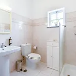 Sunny & Calm 4 Bdr House W/ Pool By Lovelystay