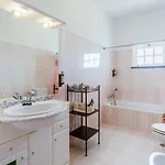 Σπίτι διακοπών Sunny & Calm 4 Bdr House W/ Pool By Lovelystay Santo Estevao (Faro)