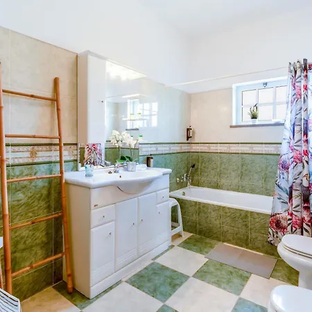 Sunny & Calm 4 Bdr House W/ Pool By Lovelystay Holiday home