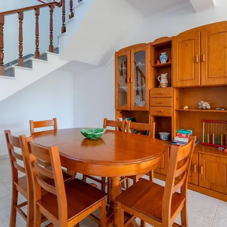 Holiday home Sunny & Calm 4 Bdr House W/ Pool By Lovelystay