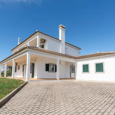 Holiday home Sunny & Calm 4 Bdr House W/ Pool By Lovelystay *