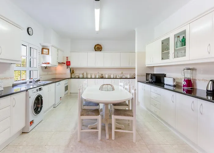 Sunny & Calm 4 Bdr House W/ Pool By Lovelystay Casa de Férias *